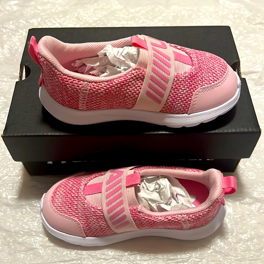 Under Armour GINF Surge 3 Slip. Size 8K